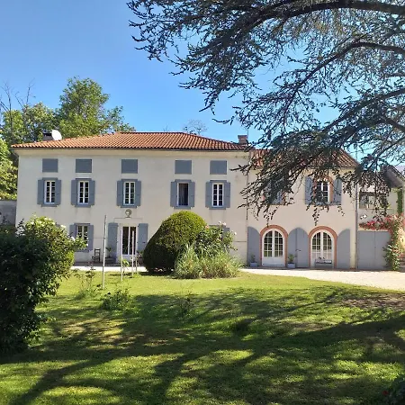 Chez Celine Et Philippe Marie Dans Propriete De Charme Avec Piscine Le Fossat