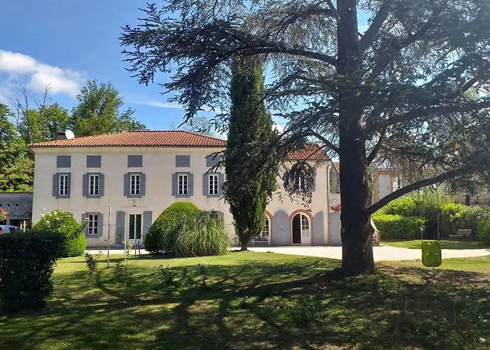 Chez Celine Et Philippe Marie Dans Propriété De Charme Avec Piscine