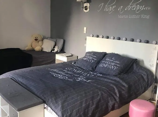 Chez Celine Et Philippe Marie Dans Propriété De Charme Avec Piscine Habitación en casa particular