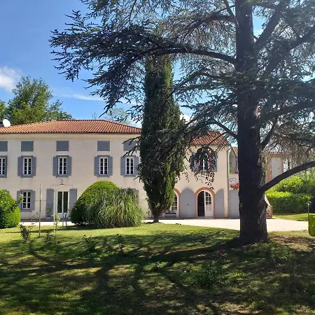 Chez Celine Et Philippe Marie Dans Propriete De Charme Avec Piscine