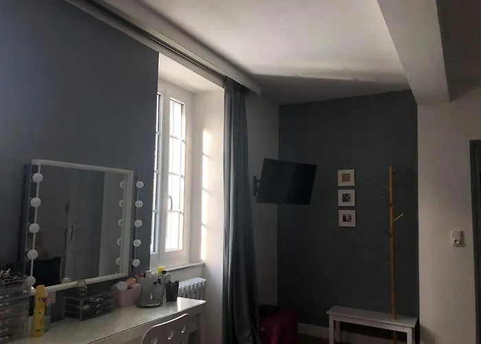 Chez Celine Et Philippe Marie Dans Propriété De Charme Avec Piscine Habitación en casa particular *