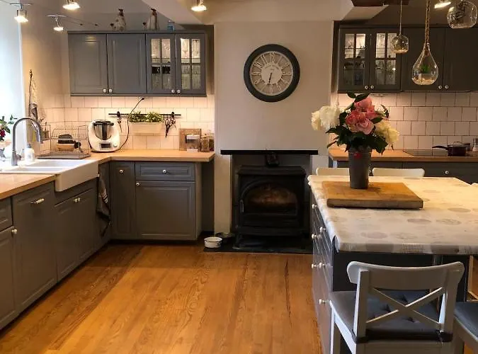 Habitación en casa particular Chez Celine Et Philippe Marie Dans Propriété De Charme Avec Piscine