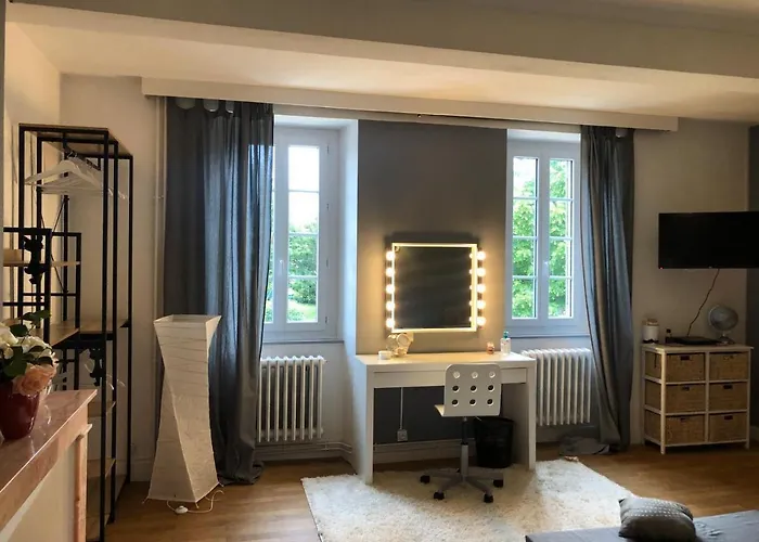 Habitación en casa particular Chez Celine Et Philippe Marie Dans Propriété De Charme Avec Piscine Le Fossat